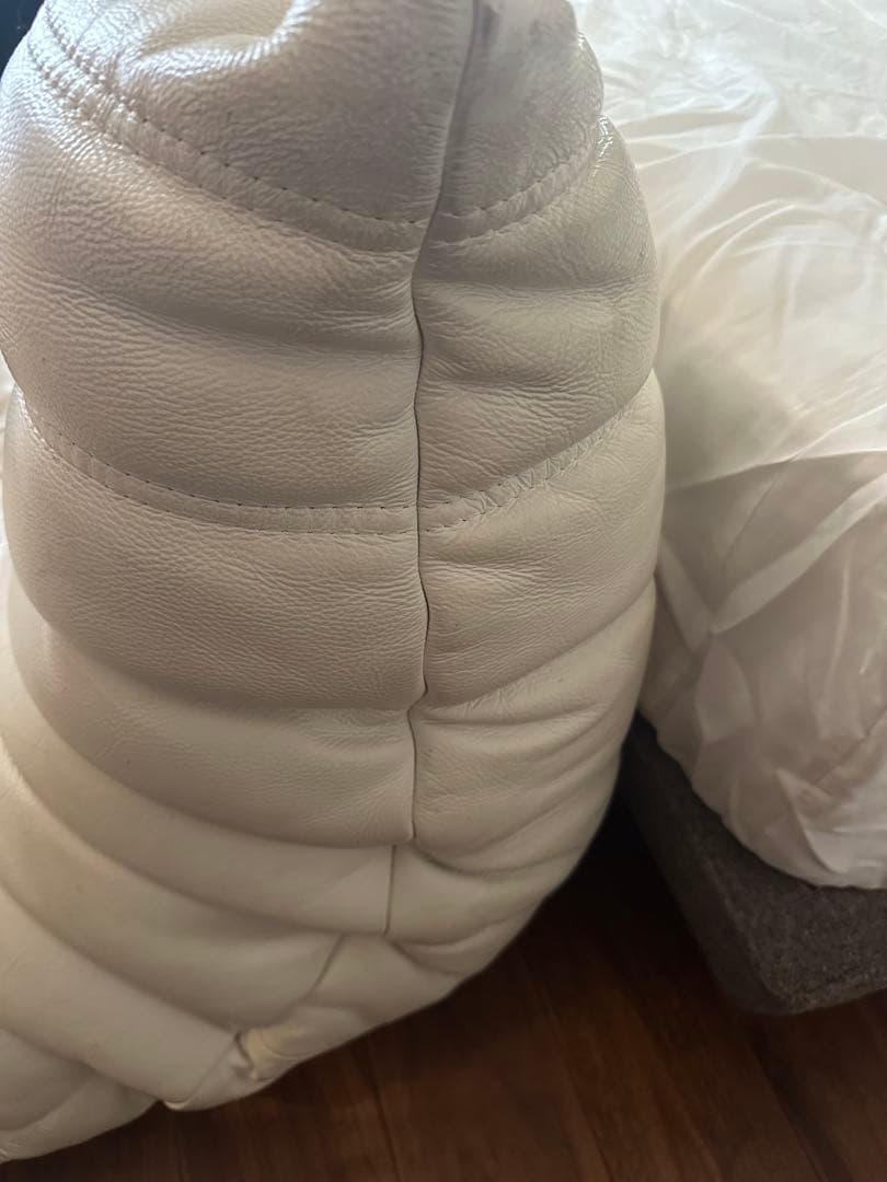 リーンロゼ　ホワイトレザー キルティングソファクッション