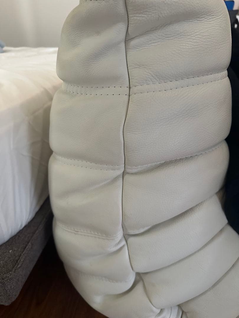 リーンロゼ　ホワイトレザー キルティングソファクッション