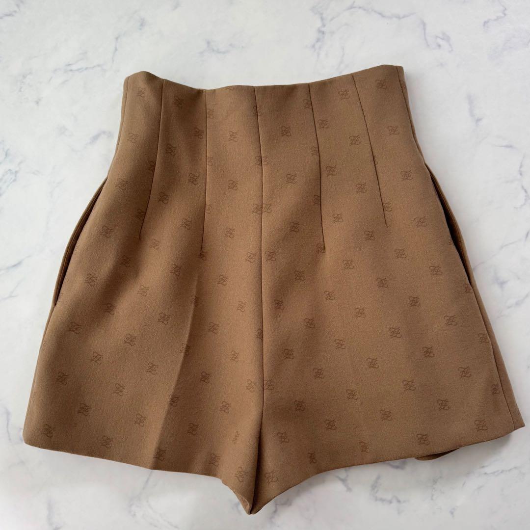 極美品 フェンディ カリグラフィー ウール カシミヤ ショートパンツ 40