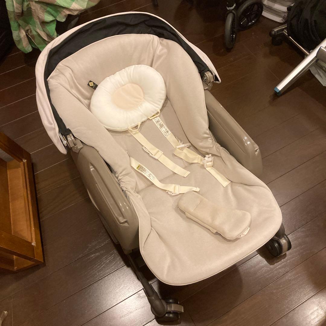 ベージュ コンビ　オートスウィング　ネムリラ