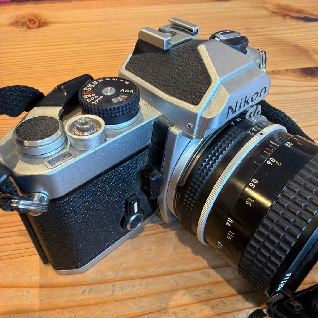 Nikon 一眼レフカメラ 28mm f/2.8レンズ付き