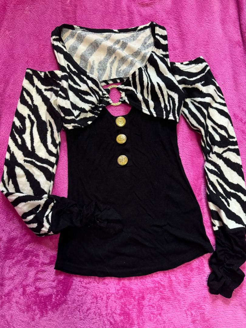 d.i.a. ゼブラ柄フリル長袖トップス