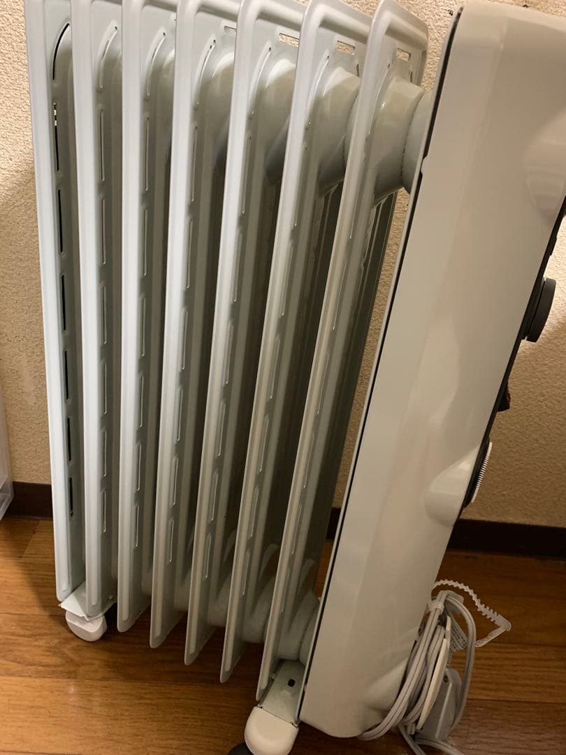 デロンギオイルヒーター8~10畳用]ゼロ風暖房 ホワイト HJ0812