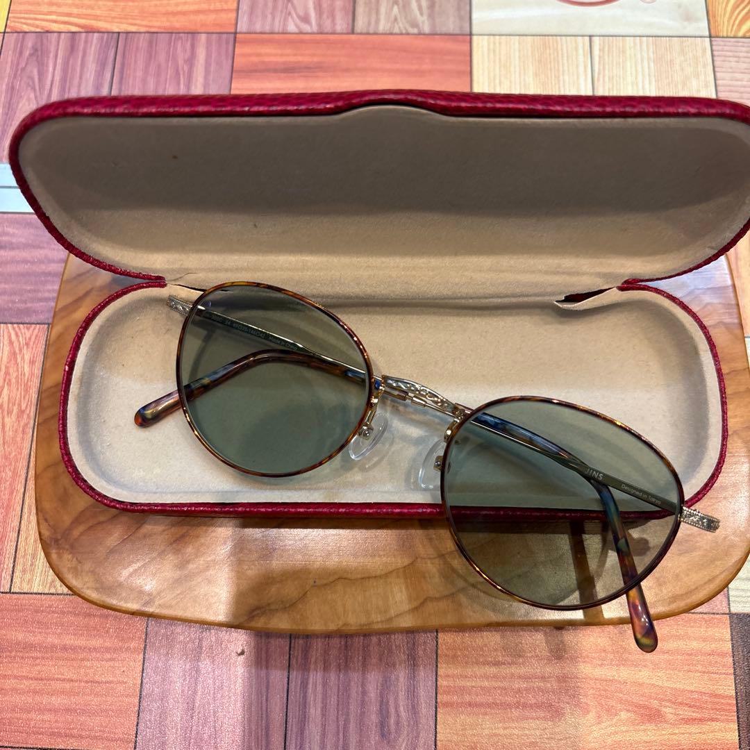 貴重品　イタリア製　眼鏡ケース　革製　お洒落　小ぶり