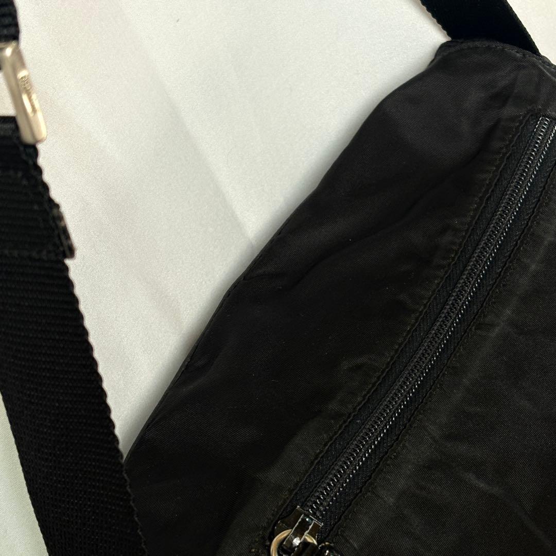 PRADAナイロン美品メッセンジャーバッグ三角ロゴブラック 斜めがけショルダー