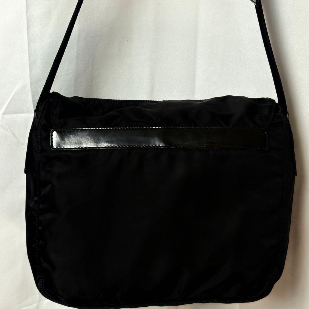 PRADAナイロン美品メッセンジャーバッグ三角ロゴブラック 斜めがけショルダー