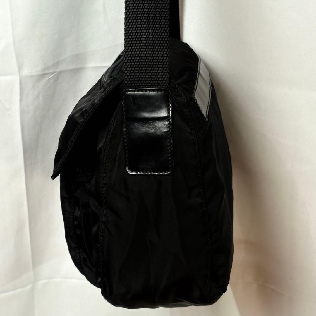 PRADAナイロン美品メッセンジャーバッグ三角ロゴブラック 斜めがけショルダー