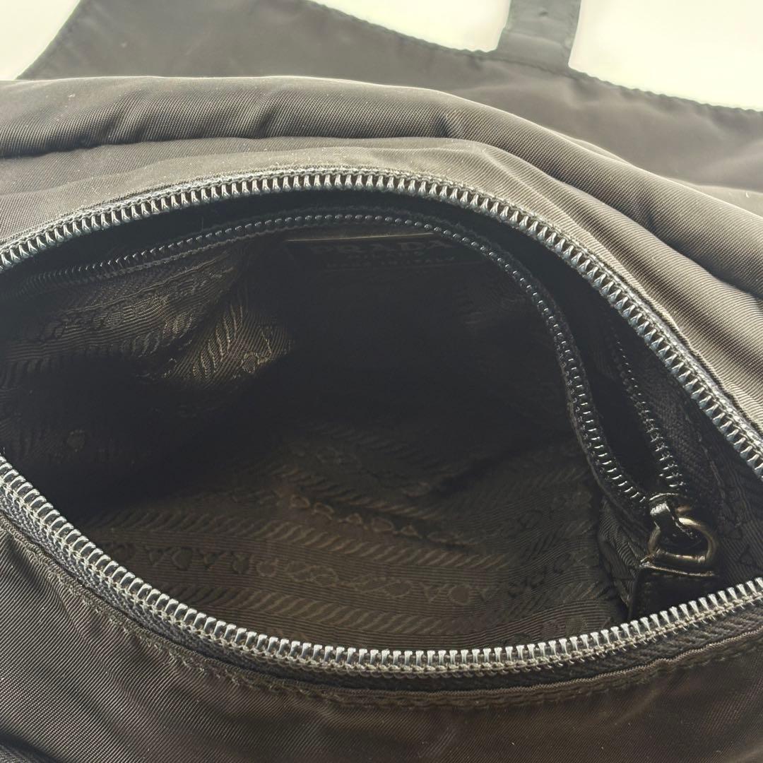 PRADAナイロン美品メッセンジャーバッグ三角ロゴブラック 斜めがけショルダー