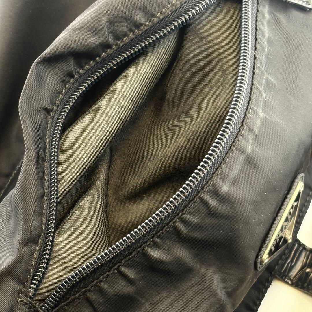 PRADAナイロン美品メッセンジャーバッグ三角ロゴブラック 斜めがけショルダー