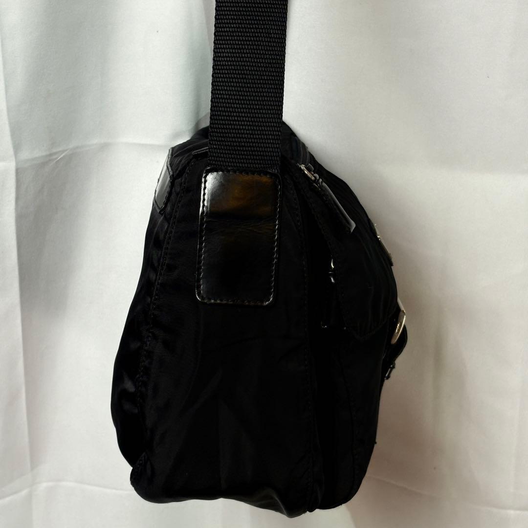 PRADAナイロン美品メッセンジャーバッグ三角ロゴブラック 斜めがけショルダー