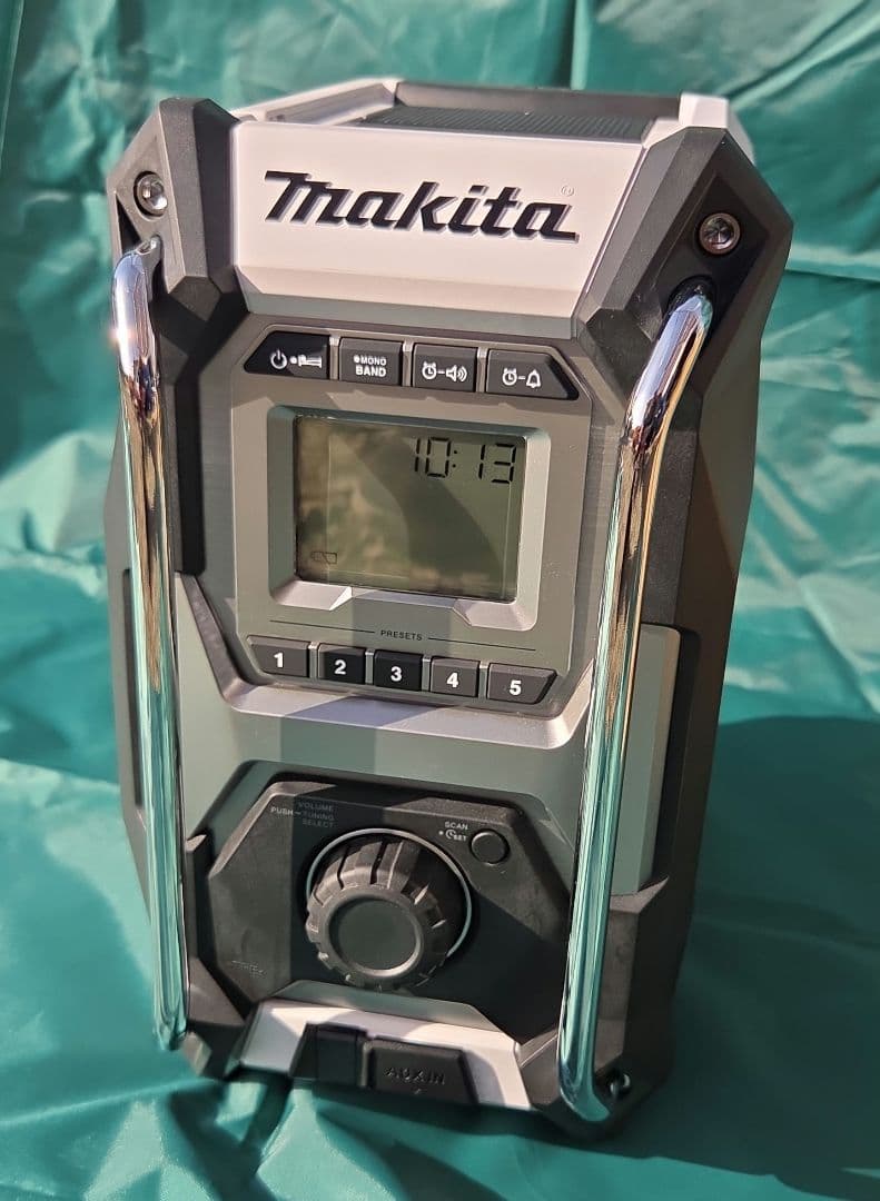 Makita ラジオMR001GZW