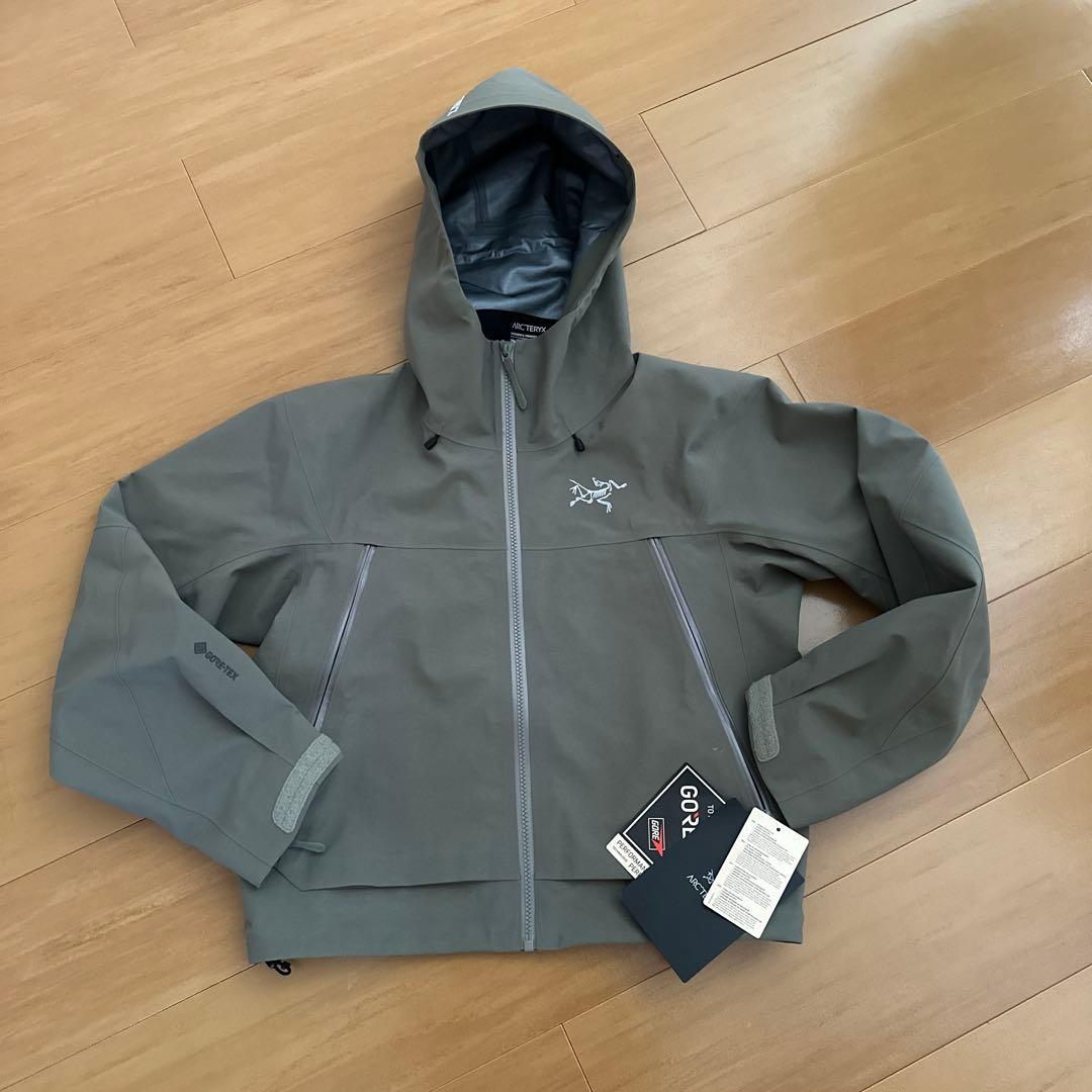 a*i様 今季購入【ARC'TERYX】アルティラ クロップドジャケットウィメン