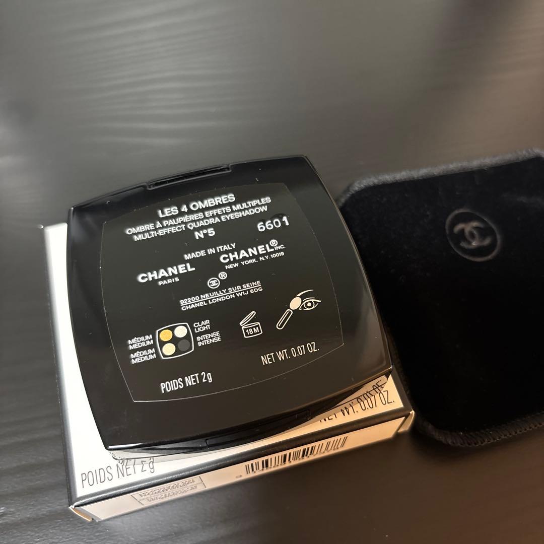 レ キャトル オンブル / N°5 限定版 アイシャドウパレット(カバー付き)