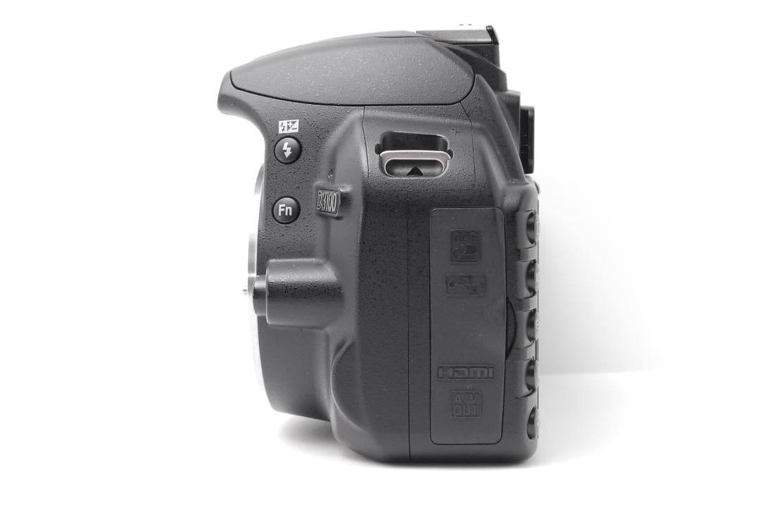 【新品級ショット数　美品】Nikon D3100　スマホ転送　動画も撮影できる