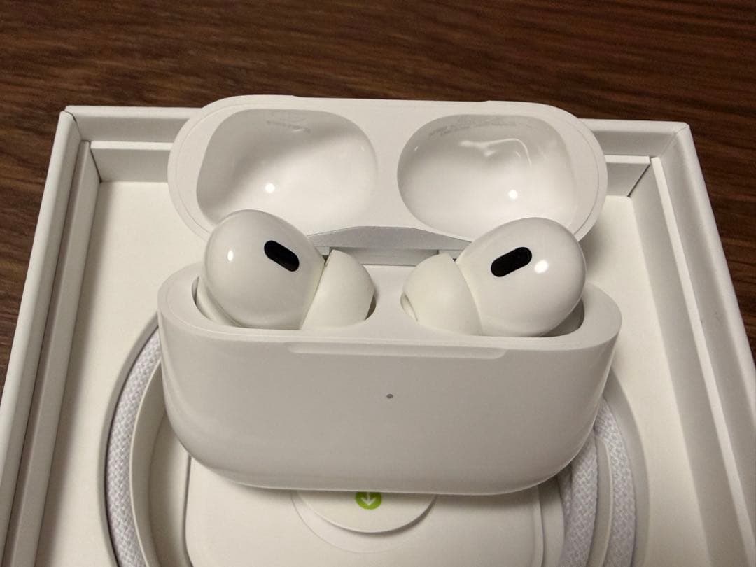 AirPods Pro 2 イヤホン 本体と専用ケース付き
