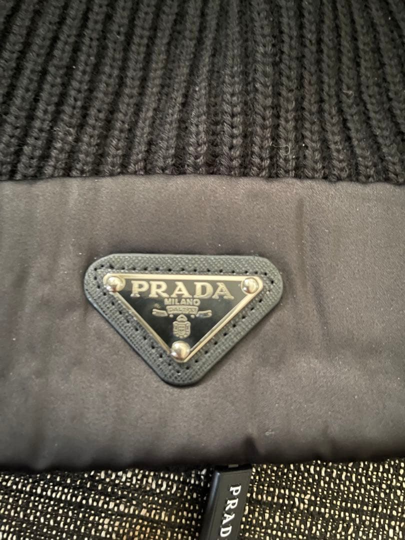 PRADA ブラック ニット帽　ノベルティー