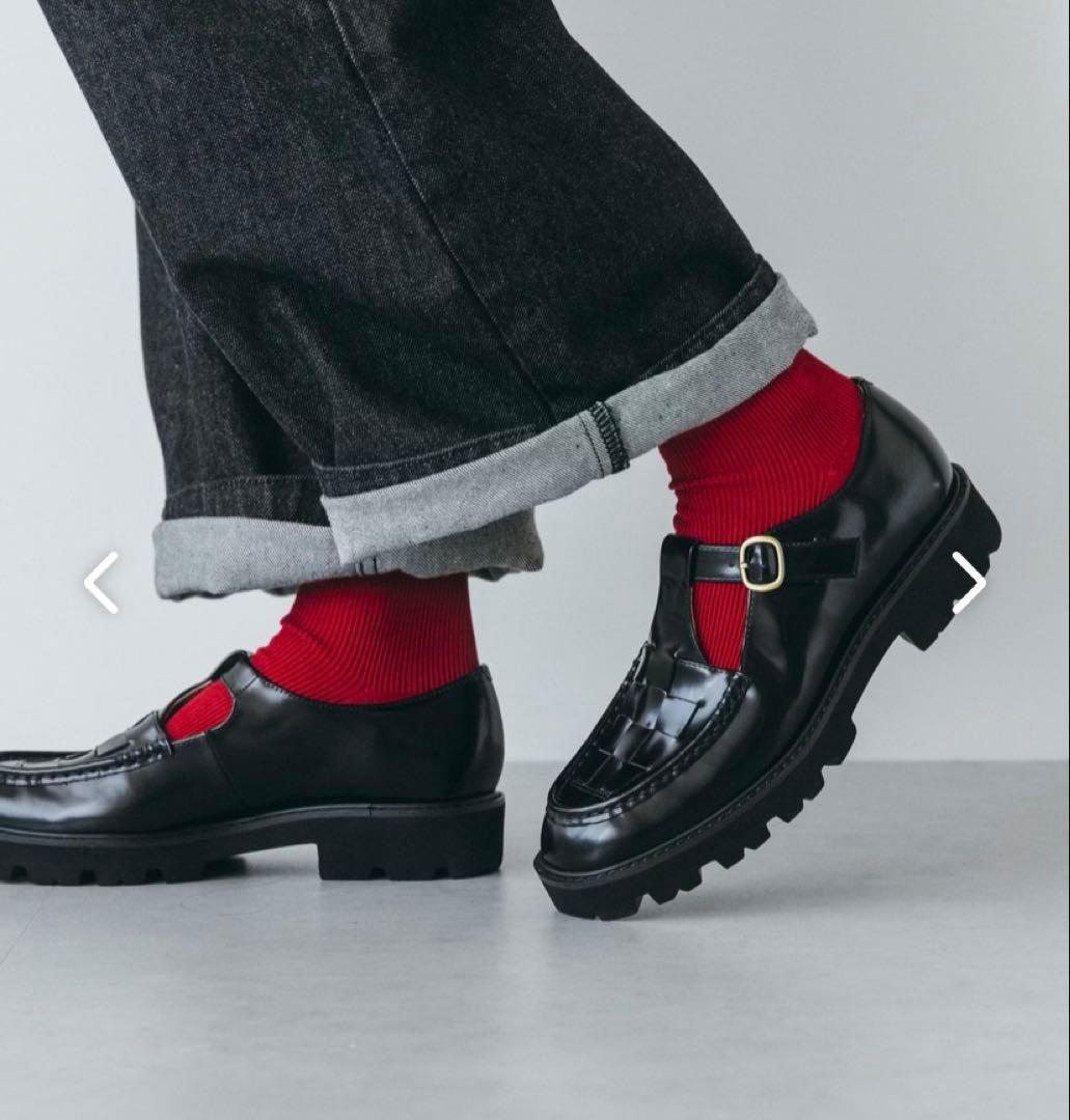 黒い編み込みデザインローファー