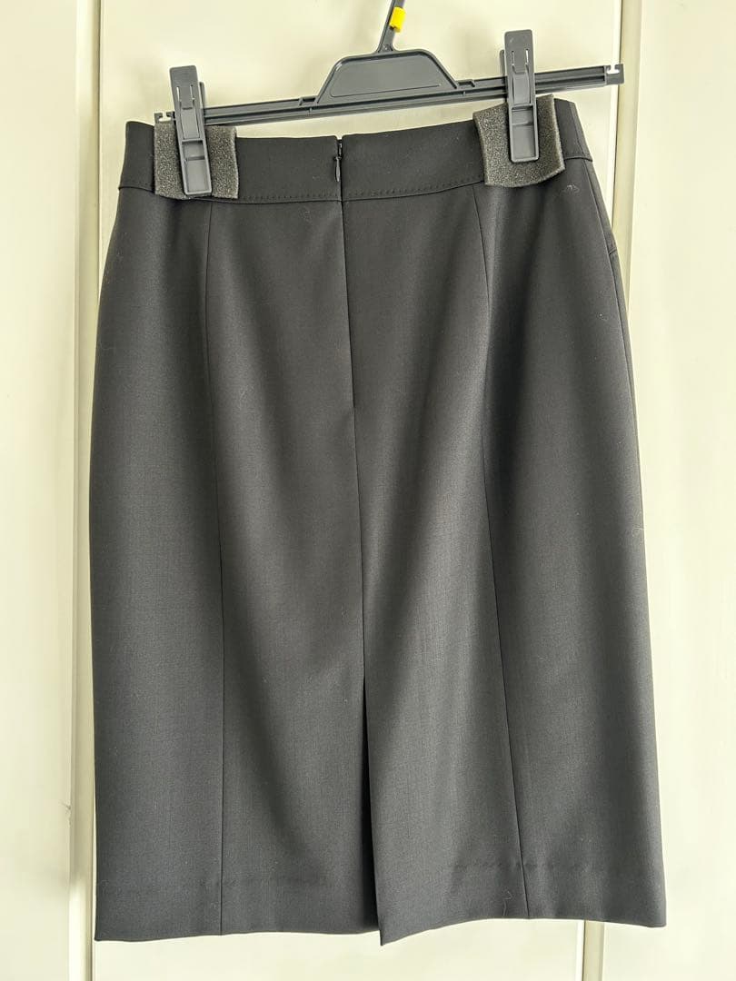 ダークグレー レディーススカートスーツ上下　23区 新品　36号