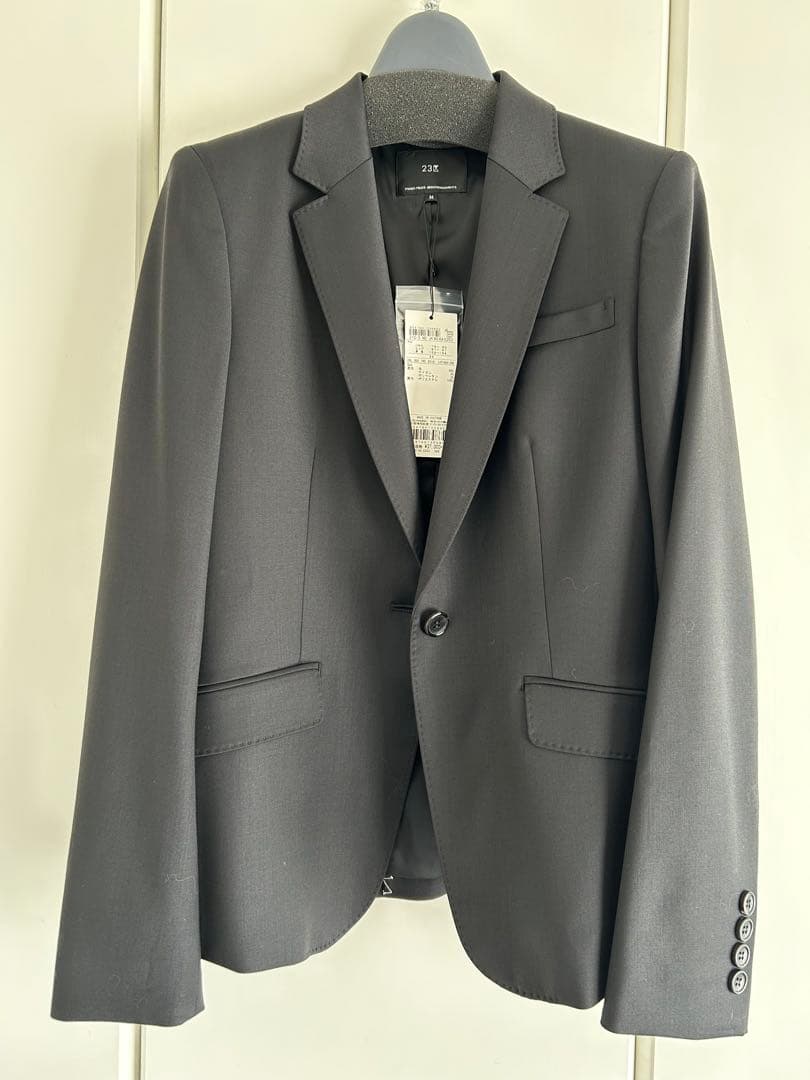 ダークグレー レディーススカートスーツ上下　23区 新品　36号