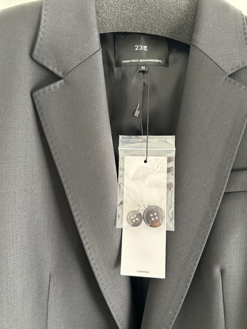 ダークグレー レディーススカートスーツ上下　23区 新品　36号