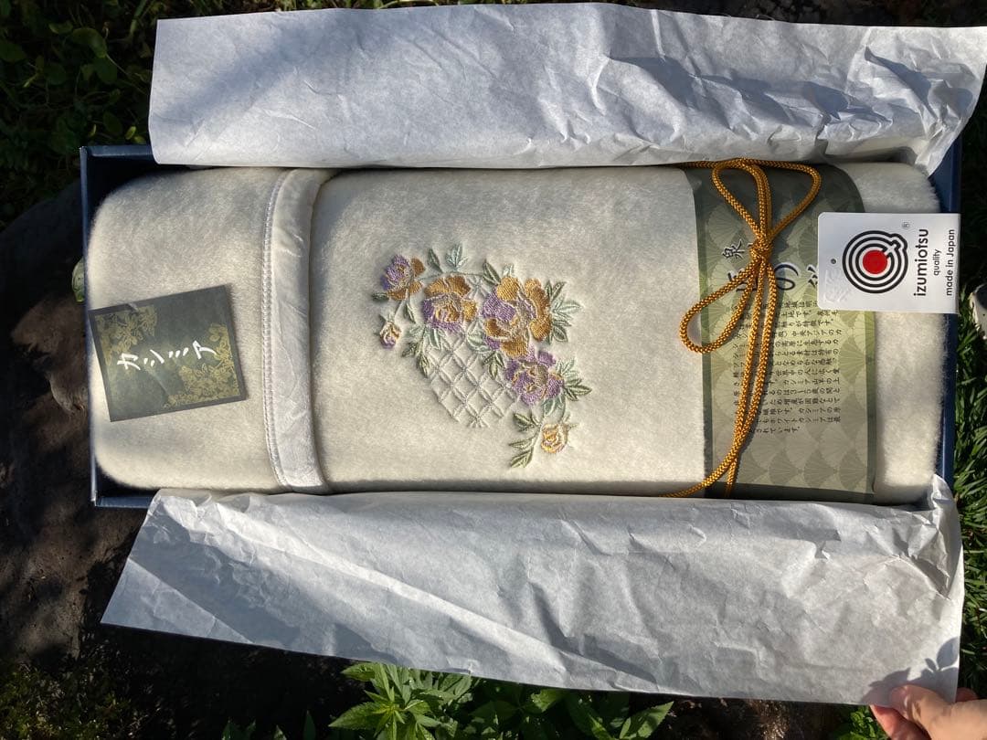 a*1様 高級毛布 ふんわり優しいホワイトカシミヤ　ラムウール140cm X 2