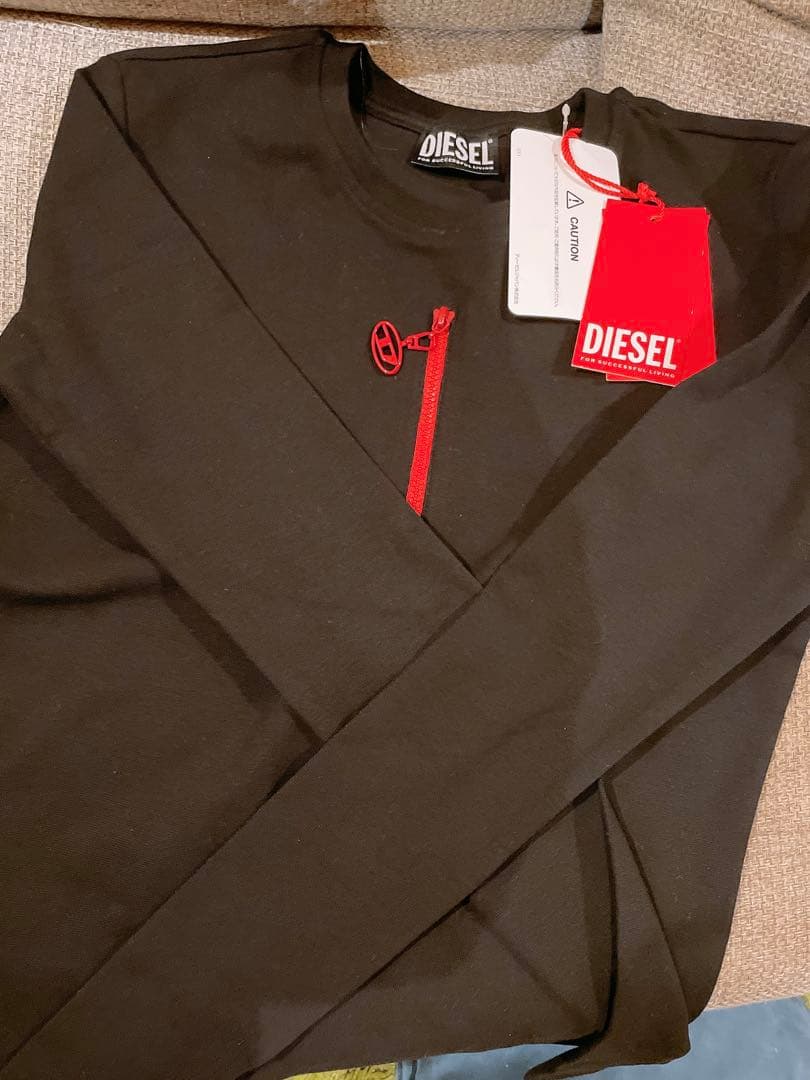 値下げしました！！DIESEL 黒 長袖Tシャツ ジッパー付き胸元開き