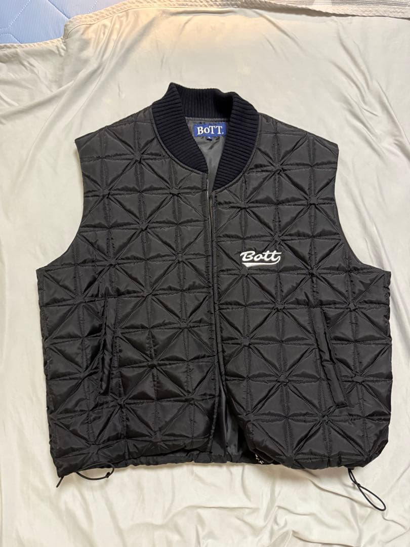 【即完売品】Bott ブラック キルティングベスト