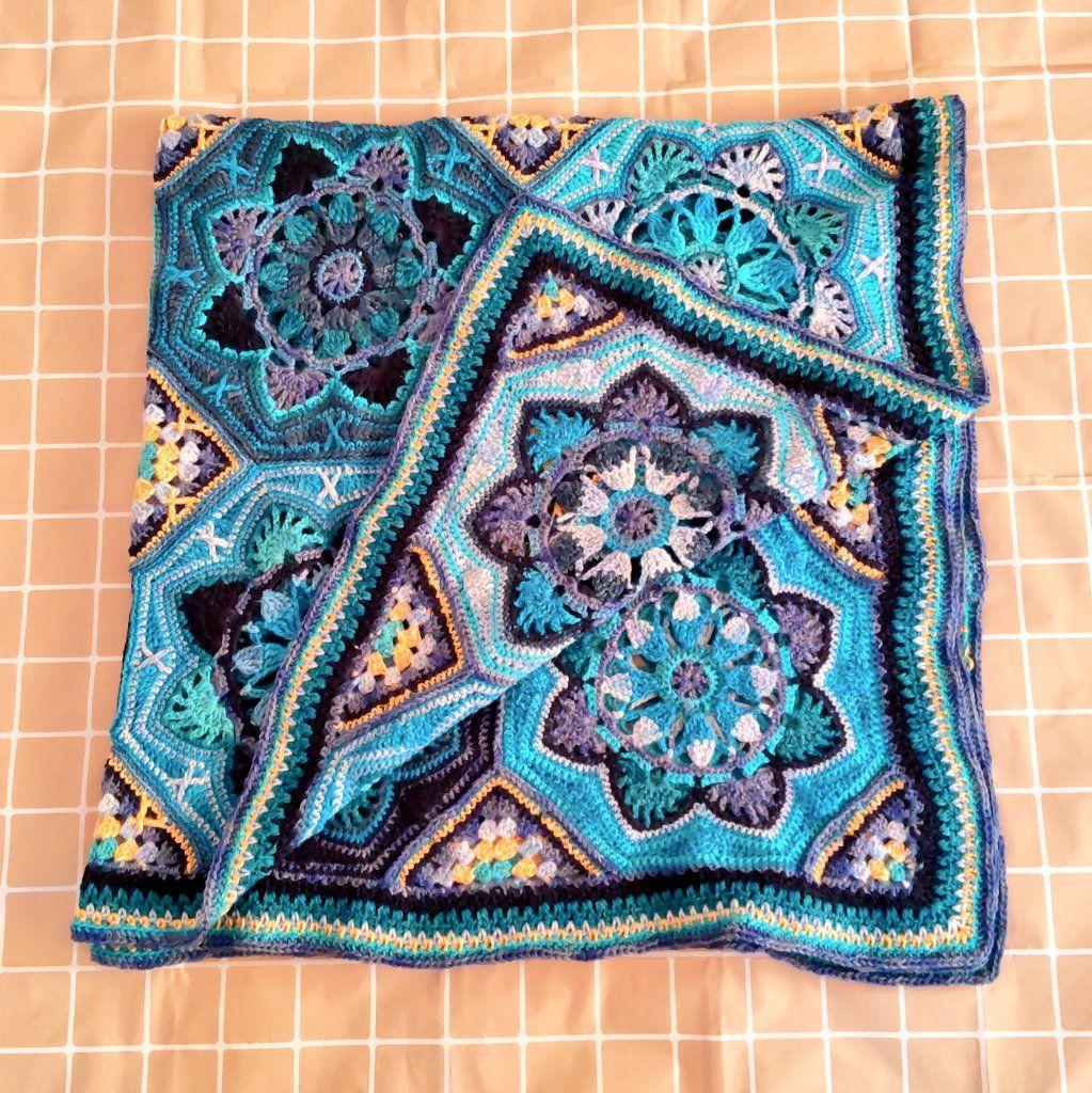 C429　手編みマルチカバー　ブランケット　モチーフ編み　モチーフ繋ぎ　大判