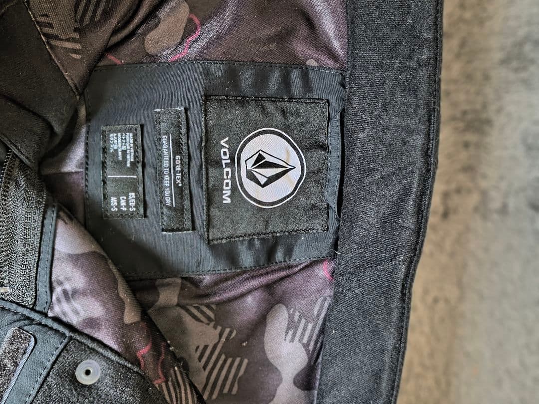 ボルコムGORE-TEXパンツ　スリムフィットSサイズ　黒　レディース　美品