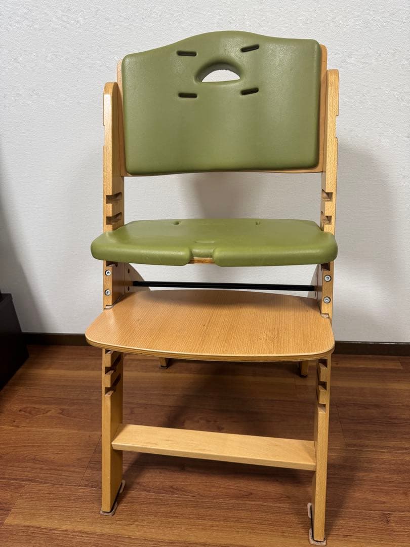 ビヨンドジュニアハイチェア Abiie オリーブ beyond 少し難あり