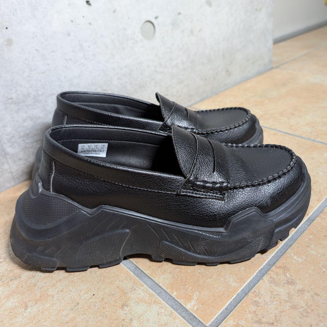 AKIKO AOKI ローファースニーカー 型押しレザー