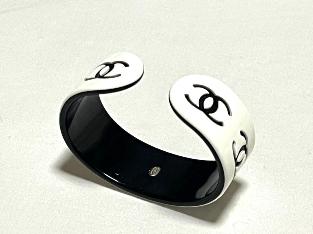 美品CHANELロゴバングルホワイト/ブラックココマークシャネルビンテージ