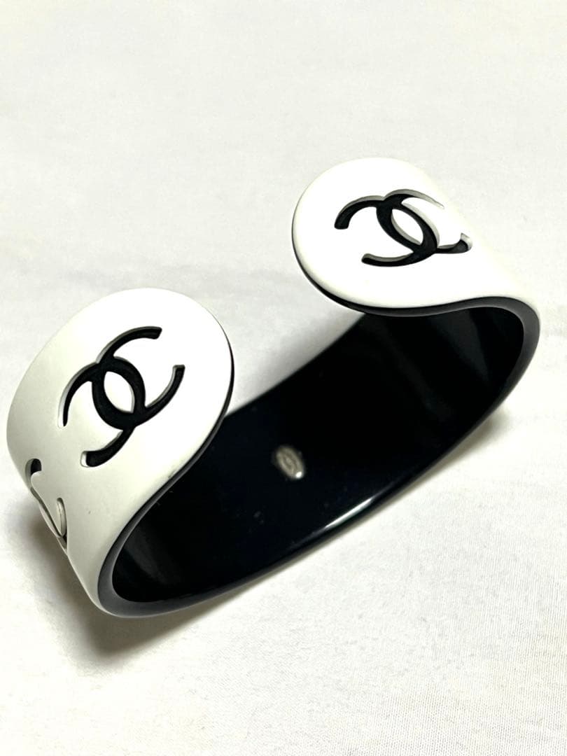 美品CHANELロゴバングルホワイト/ブラックココマークシャネルビンテージ