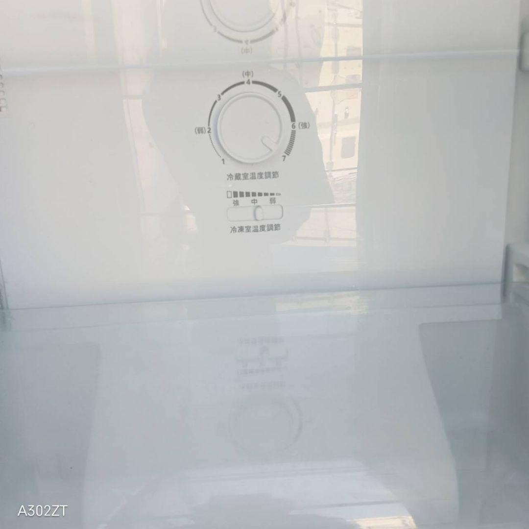 8821 送料設置込み　ハイセンス冷蔵庫　24年製　ガラスタイプ