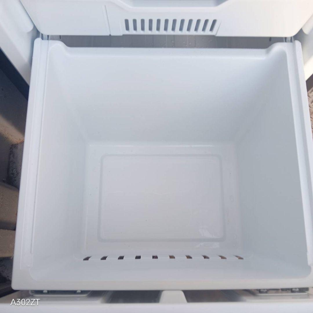 8821 送料設置込み　ハイセンス冷蔵庫　24年製　ガラスタイプ