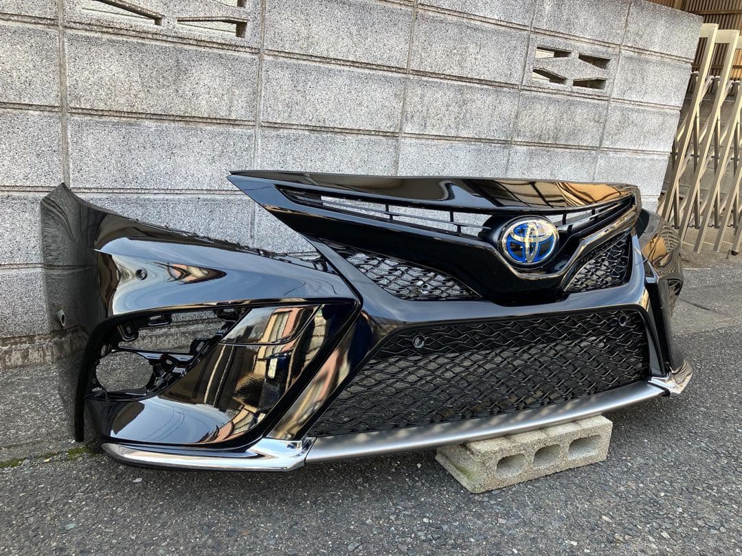 AXVH70 カムリWS フロントバンパー【近郊の方及び引取可能な方限定】