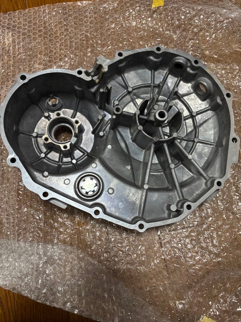 cb400sf nc31 nc42用　クラッチカバー