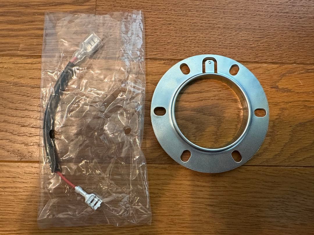 momo falcon 絶版　ホーンスイッチ　アース付き　モモ　ステアリング