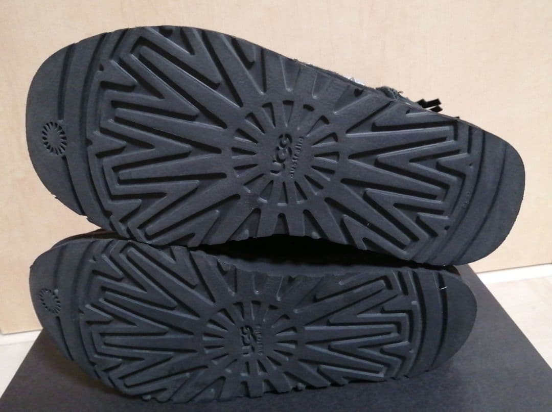 UGG×JIMMY CHOO スタッズ加工 ブラック ムートンブーツ 23