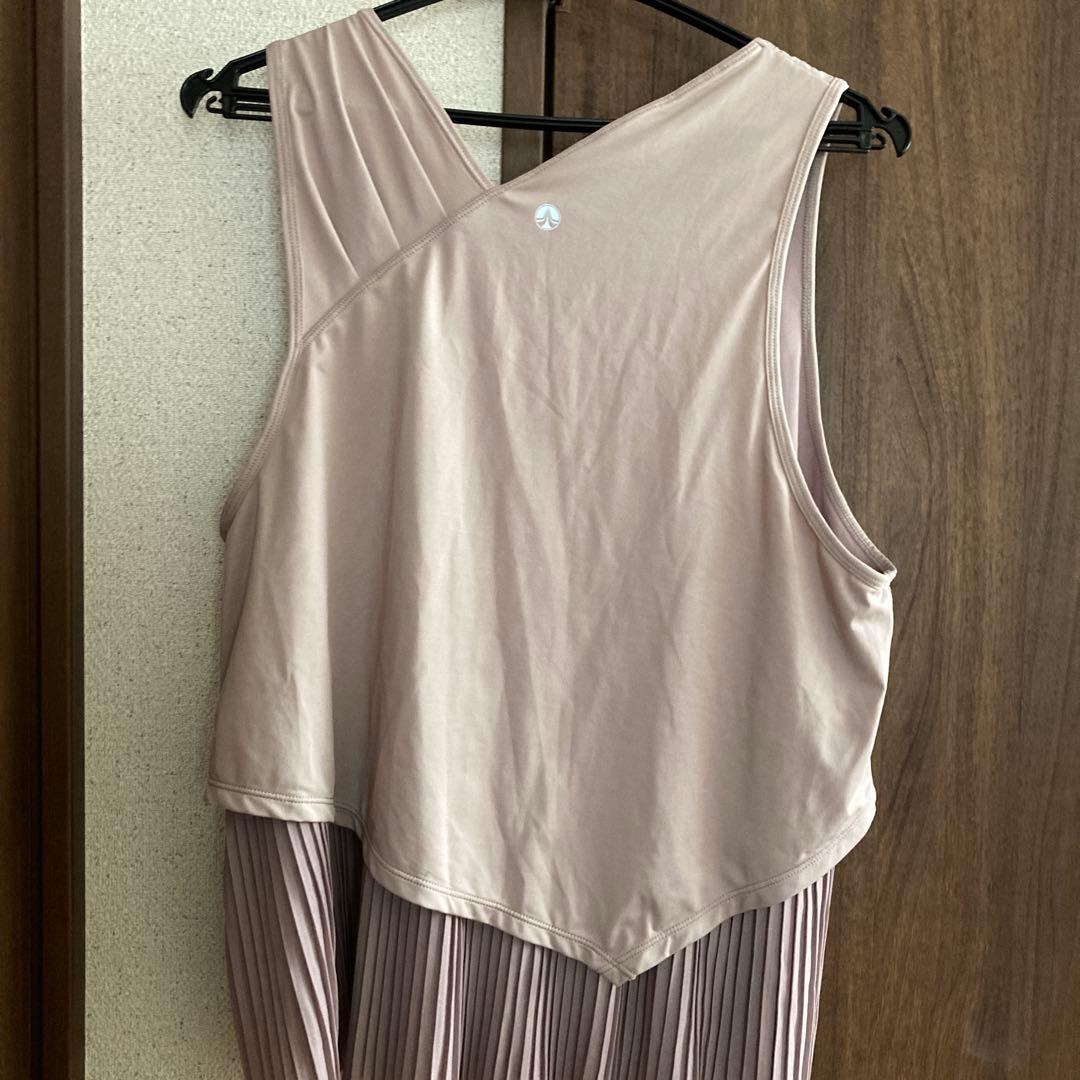 スカーラ　ヨガウェアセット　プリーツトップスと黒レギンス　L