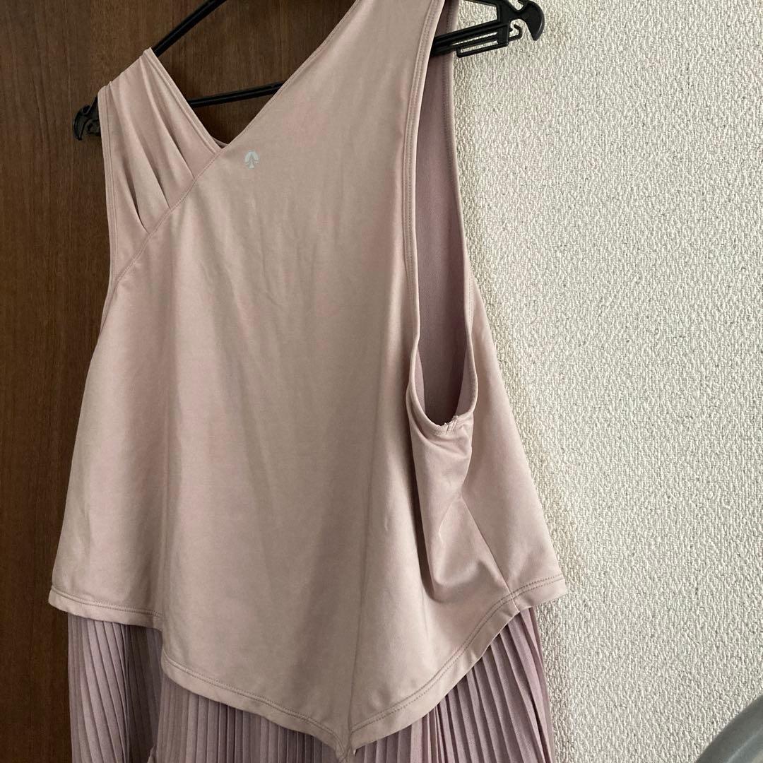 スカーラ　ヨガウェアセット　プリーツトップスと黒レギンス　L