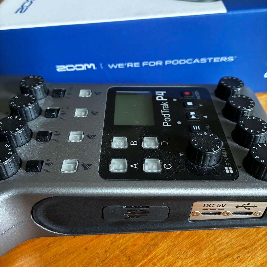 ZOOM PodTrak P4 レコーダー　ポッドキャスト
