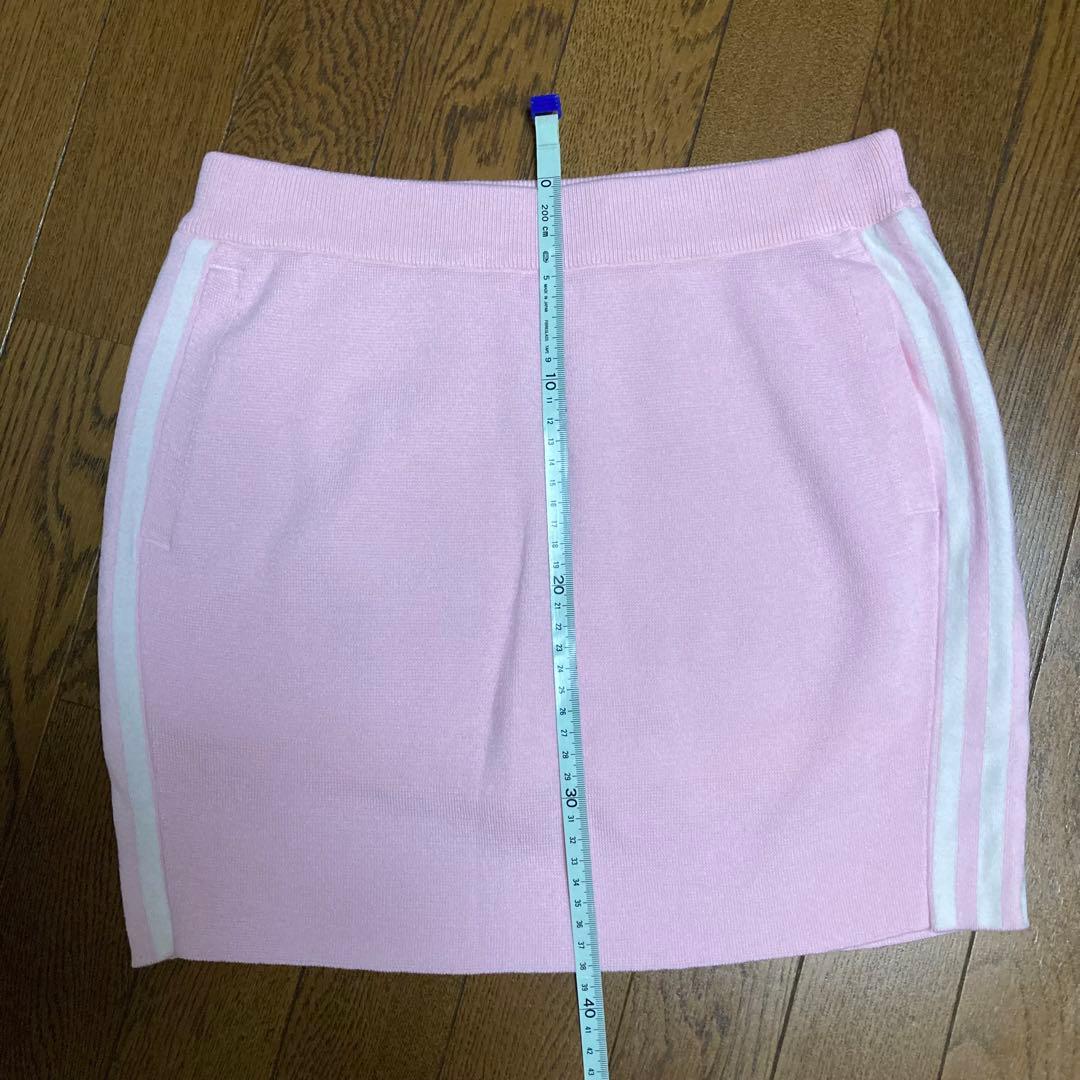 新品adidas アディダス　レディースセットアップ　セーター　スカート 帽子