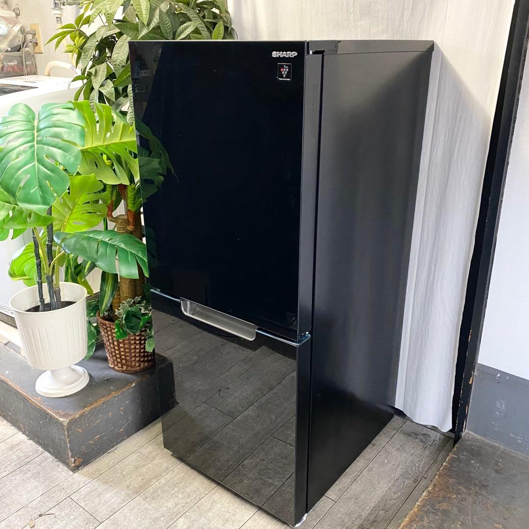 人気のブラックガラスドア！かなりカッコいい！どっちも付け替え♪冷凍冷蔵庫152L