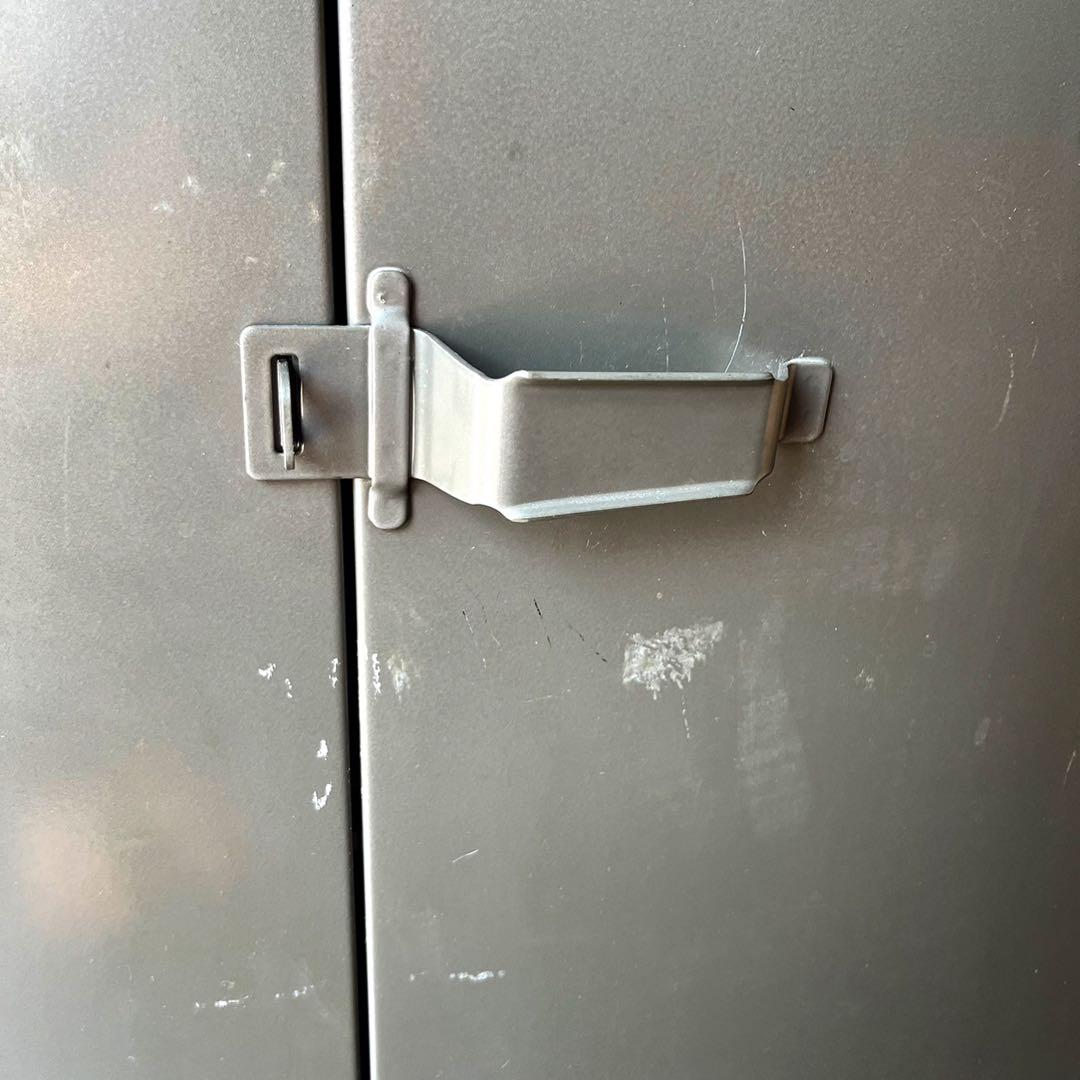 取付無料！ウニコ ファンク ロッカー風レトロデザイン カーキスチールキャビネット