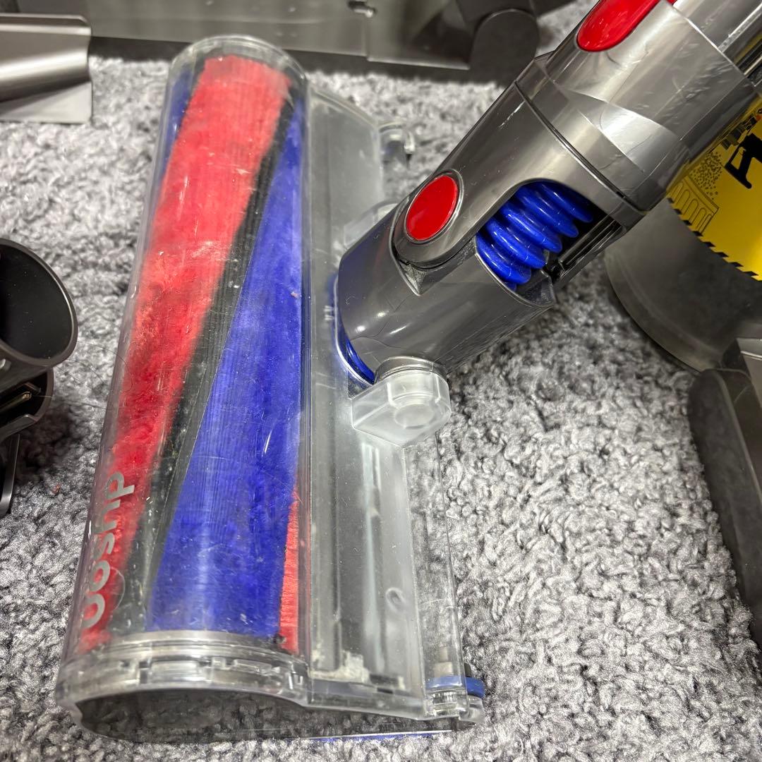 Dyson v8 fluffy+ 本体 各種アタッチメント付き