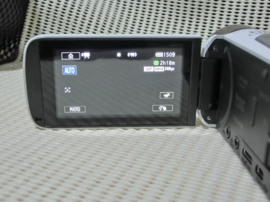 m*i様 ビデオカメラ　キャノン　iVIS HF R52　バッグ他付属品付き