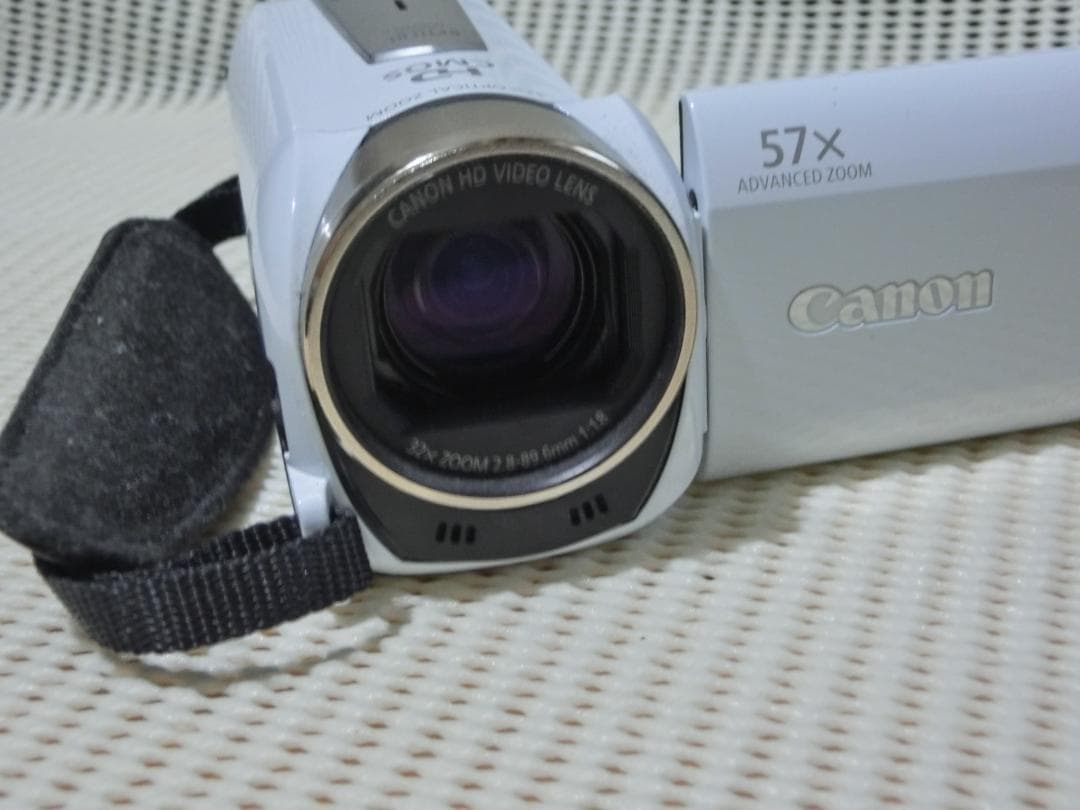 m*i様 ビデオカメラ　キャノン　iVIS HF R52　バッグ他付属品付き