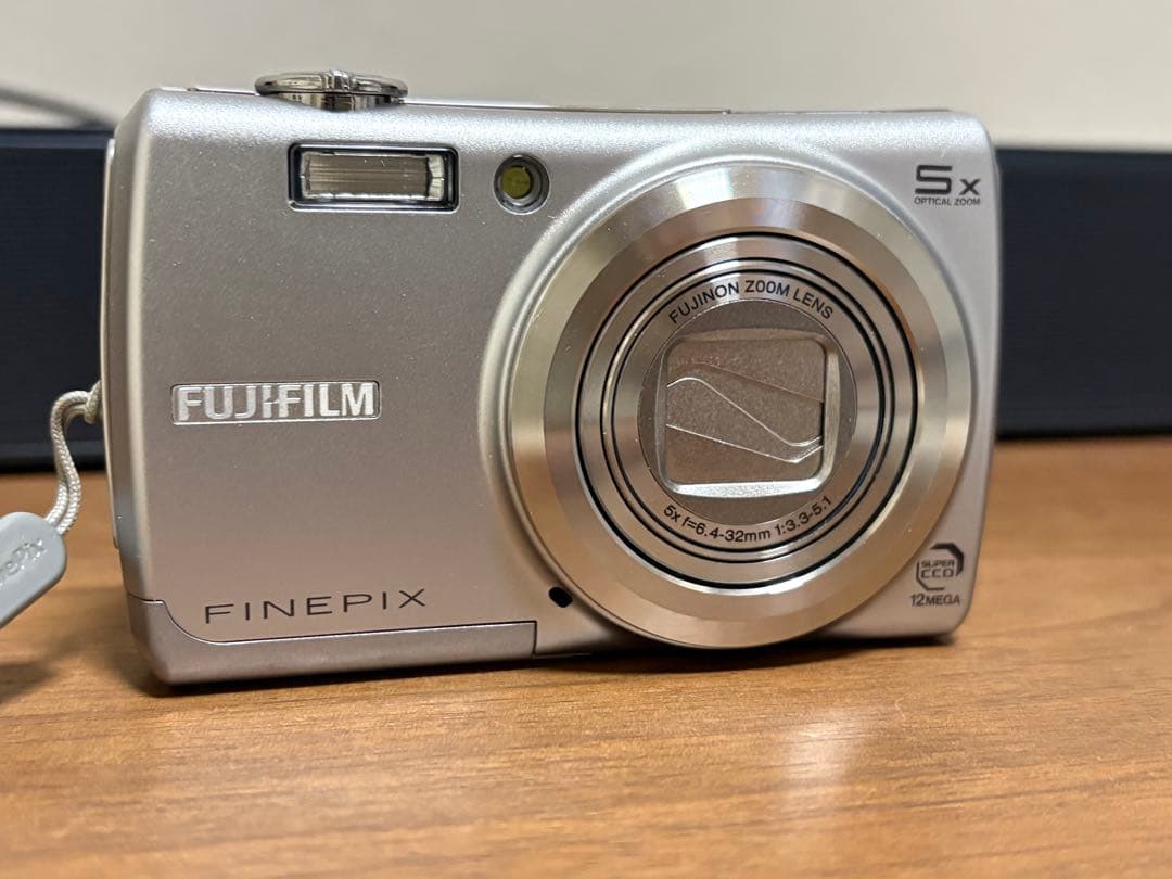 FUJIFILM FINEPIX F100fd デジタルカメラ　動作確認済み