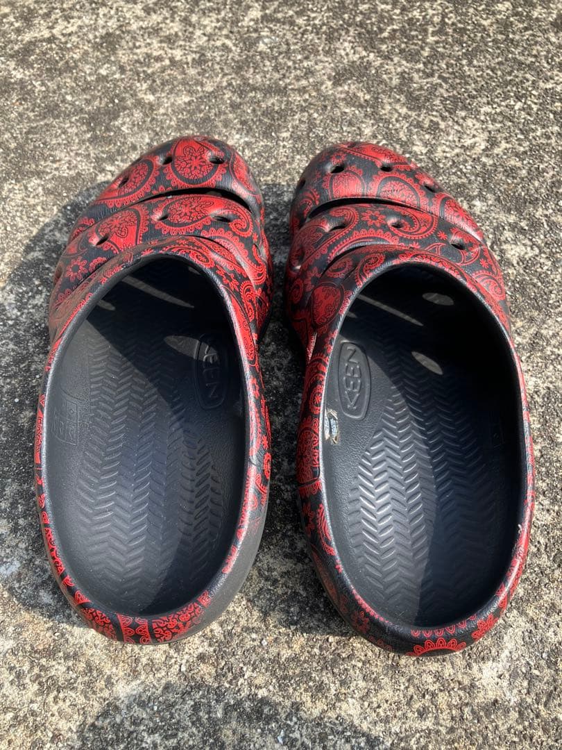 KEEN YOGUI ARTS サンダル 赤黒 ペイズリー 9